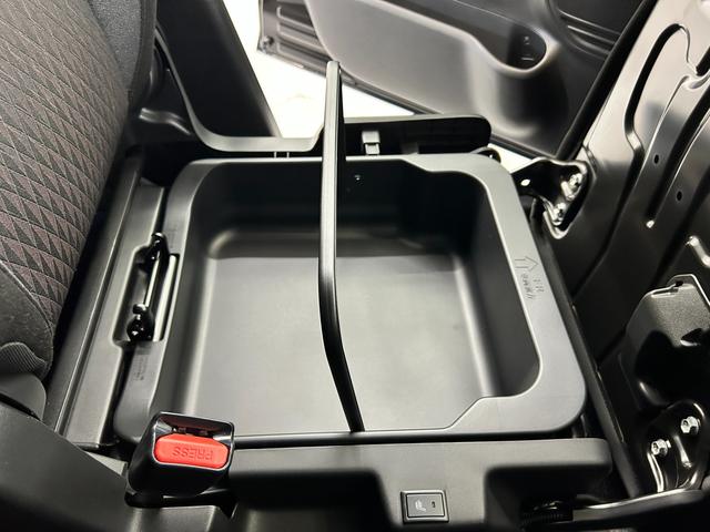 ソリオバンディット バンディット　ＨＹＢＲＩＤ　ＭＶ　ナビ　全方位カメラ　ＥＴＣ　ドライブレコーダー　オートライト　Ｂｌｕｅｔｏｏｔｈ　スライドドア　純正ナビ　プッシュスタート　シートヒーター　ＥＴＣ　オートエアコン　禁煙車　スズキセーフティーサポート（44枚目）