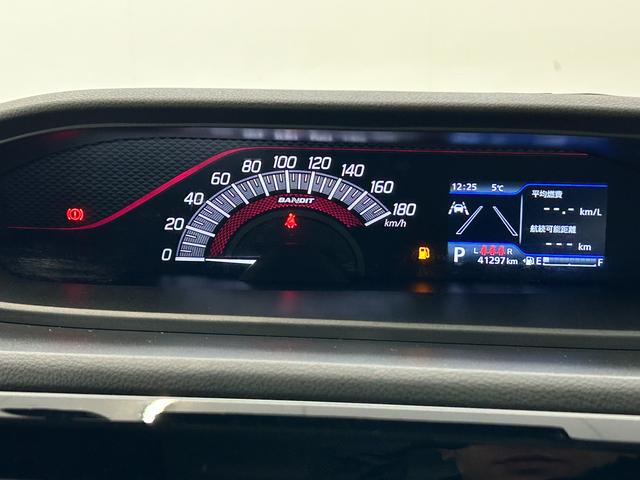 ソリオバンディット ！先行初売！　バンディット　ＨＹＢＲＩＤ　ＭＶ　２型　全方位カメラ　ナビ　両側電動スライドドア　ＬＥＤ　純正ＡＷ　オートライト　Ｂｌｕｅｔｏｏｔｈ　プッシュスタート　シートヒーター　オートエアコン　禁煙車　スズキセーフティーサポート（12枚目）