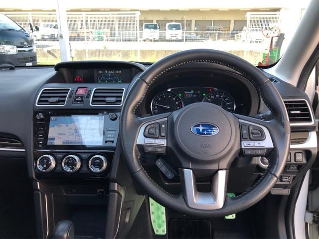 フォレスター Ｓ－リミテッド　４ＷＤ／純正ナビ／フルセグ／Ｂｌｕｅｔｏｏｔｈ／バックカメラ／サンルーフ／パワーバックドア／ハーフレザーシート／電動シート／シートヒーター／ＬＥＤヘッドライト／フォグ／オートライト／（11枚目）