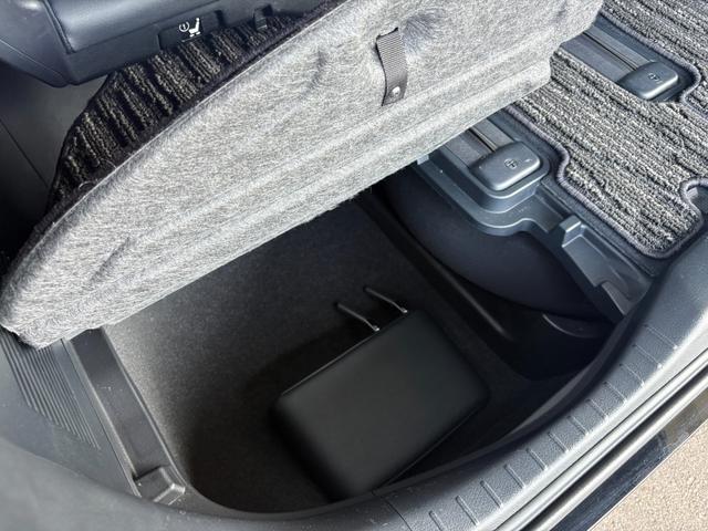 アルファードハイブリッド ＳＲ　Ｃパッケージ【４ＷＤ】【禁煙車】【ツインムーンルーフ】　【ＪＢＬサウンドナビ＆後席モニター】電動黒革シート　衝突軽減（36枚目）