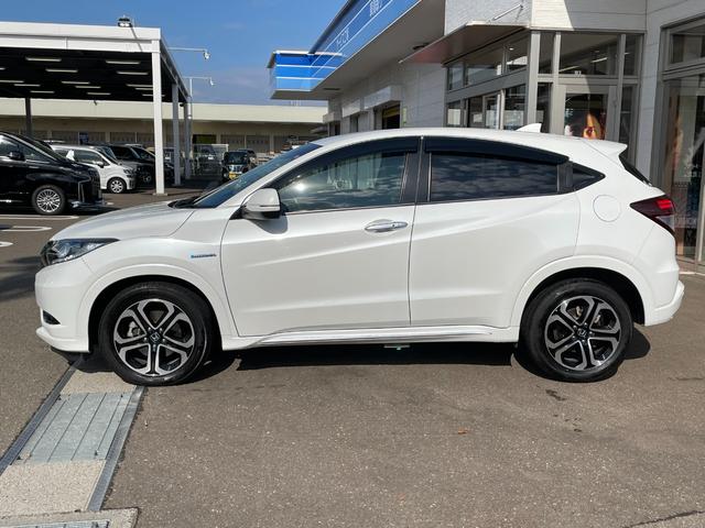 ヴェゼル ハイブリッドZ・ホンダセンシング【4WD】 7インチメモリーナビ Bluetooth フルセグ バックカメラ ドラレコ ETC 追従型クルコン ハーフレザー コーナーセンサー 衝突軽減 車線逸脱警告 スマートキー 純正アルミ LED 禁煙車(17枚目)