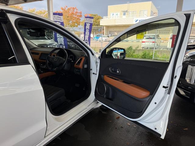 ヴェゼル ハイブリッドZ・ホンダセンシング【4WD】 7インチメモリーナビ Bluetooth フルセグ バックカメラ ドラレコ ETC 追従型クルコン ハーフレザー コーナーセンサー 衝突軽減 車線逸脱警告 スマートキー 純正アルミ LED 禁煙車(22枚目)