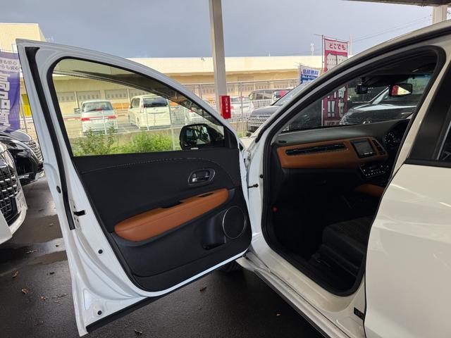 ヴェゼル ハイブリッドZ・ホンダセンシング【4WD】 7インチメモリーナビ Bluetooth フルセグ バックカメラ ドラレコ ETC 追従型クルコン ハーフレザー コーナーセンサー 衝突軽減 車線逸脱警告 スマートキー 純正アルミ LED 禁煙車(24枚目)