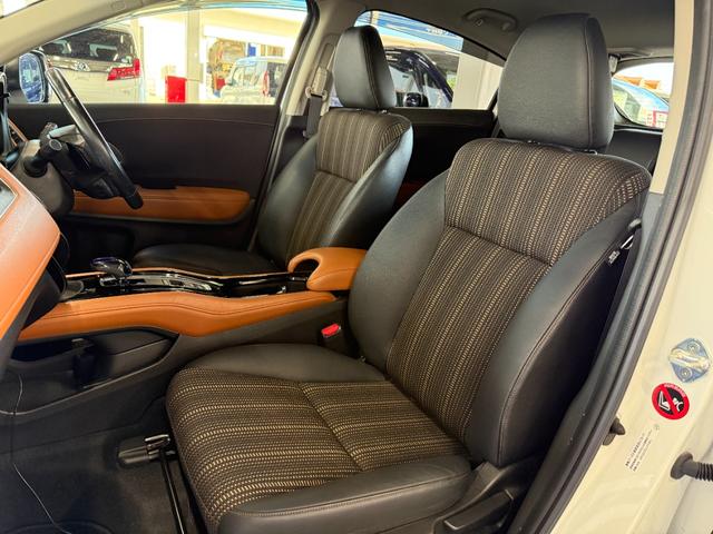 ヴェゼル ハイブリッドZ・ホンダセンシング【4WD】 7インチメモリーナビ Bluetooth フルセグ バックカメラ ドラレコ ETC 追従型クルコン ハーフレザー コーナーセンサー 衝突軽減 車線逸脱警告 スマートキー 純正アルミ LED 禁煙車(30枚目)