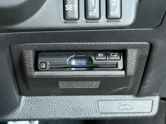 WRX S4 2.0GT-Sアイサイト【4WD】【ターボ】【禁煙車】 7インチSDナビ Bluetooth フルセグ サイドカメラ ETC ブラインドスポットモニター 衝突軽減 電動レザーシート シートヒーター 追従型クルコン スマートキー 純正アルミ オートライト(6枚目)