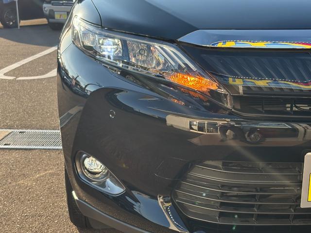 ハリアーハイブリッド プレミアム アドバンスドパッケージ スタイルアッシュ 4WD 禁煙車 衝突軽減 JBLサウンドナビ 全方位カメラ 地デジ Bluetooth接続 ETC コーナーセンサー シートヒーター 電動バックドア レーダークルコン メモリー付電動ハーフレザーシート(11枚目)