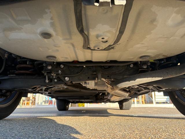 ハリアーハイブリッド プレミアム アドバンスドパッケージ スタイルアッシュ 4WD 禁煙車 衝突軽減 JBLサウンドナビ 全方位カメラ 地デジ Bluetooth接続 ETC コーナーセンサー シートヒーター 電動バックドア レーダークルコン メモリー付電動ハーフレザーシート(14枚目)