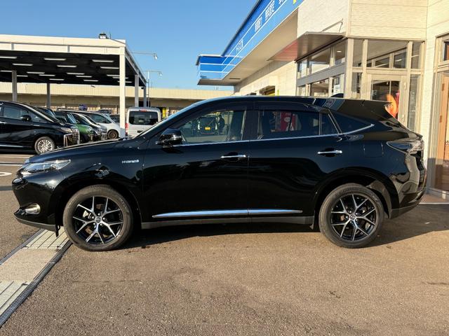 ハリアーハイブリッド プレミアム アドバンスドパッケージ スタイルアッシュ 4WD 禁煙車 衝突軽減 JBLサウンドナビ 全方位カメラ 地デジ Bluetooth接続 ETC コーナーセンサー シートヒーター 電動バックドア レーダークルコン メモリー付電動ハーフレザーシート(18枚目)