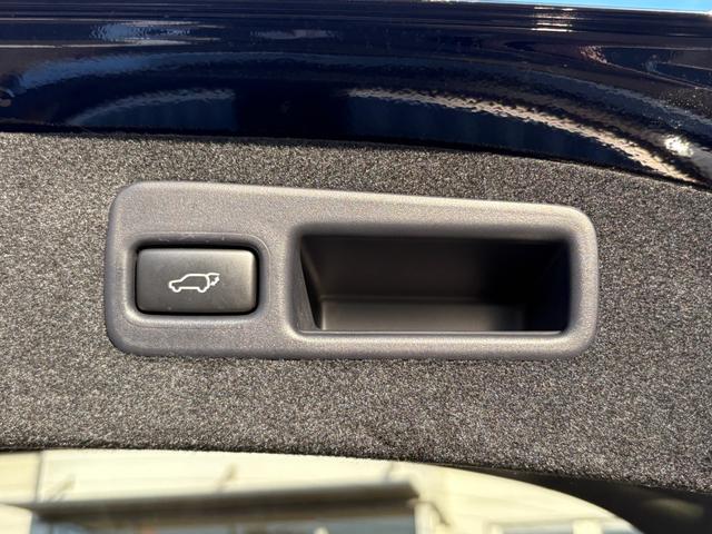 ハリアーハイブリッド プレミアム アドバンスドパッケージ スタイルアッシュ 4WD 禁煙車 衝突軽減 JBLサウンドナビ 全方位カメラ 地デジ Bluetooth接続 ETC コーナーセンサー シートヒーター 電動バックドア レーダークルコン メモリー付電動ハーフレザーシート(34枚目)