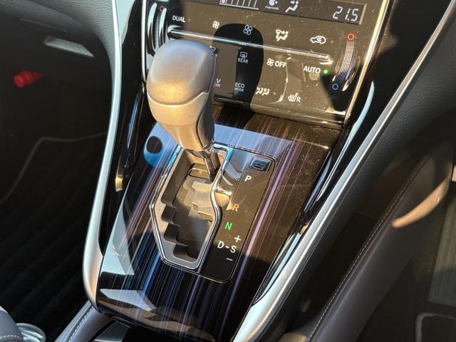 ハリアーハイブリッド プレミアム アドバンスドパッケージ スタイルアッシュ 4WD 禁煙車 衝突軽減 JBLサウンドナビ 全方位カメラ 地デジ Bluetooth接続 ETC コーナーセンサー シートヒーター 電動バックドア レーダークルコン メモリー付電動ハーフレザーシート(39枚目)