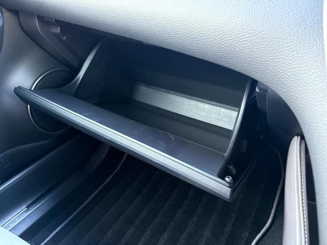 ハリアーハイブリッド プレミアム アドバンスドパッケージ スタイルアッシュ 4WD 禁煙車 衝突軽減 JBLサウンドナビ 全方位カメラ 地デジ Bluetooth接続 ETC コーナーセンサー シートヒーター 電動バックドア レーダークルコン メモリー付電動ハーフレザーシート(47枚目)