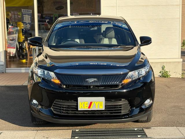 ハリアーハイブリッド プレミアム アドバンスドパッケージ スタイルアッシュ 4WD 禁煙車 衝突軽減 JBLサウンドナビ 全方位カメラ 地デジ Bluetooth接続 ETC コーナーセンサー シートヒーター 電動バックドア レーダークルコン メモリー付電動ハーフレザーシート(51枚目)