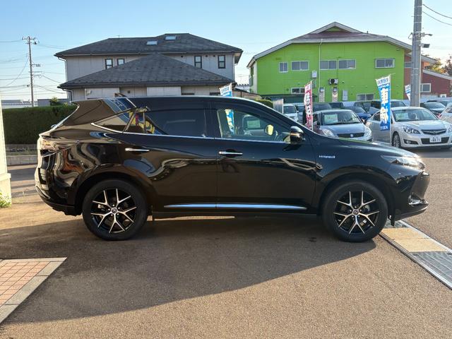 ハリアーハイブリッド プレミアム アドバンスドパッケージ スタイルアッシュ 4WD 禁煙車 衝突軽減 JBLサウンドナビ 全方位カメラ 地デジ Bluetooth接続 ETC コーナーセンサー シートヒーター 電動バックドア レーダークルコン メモリー付電動ハーフレザーシート(53枚目)