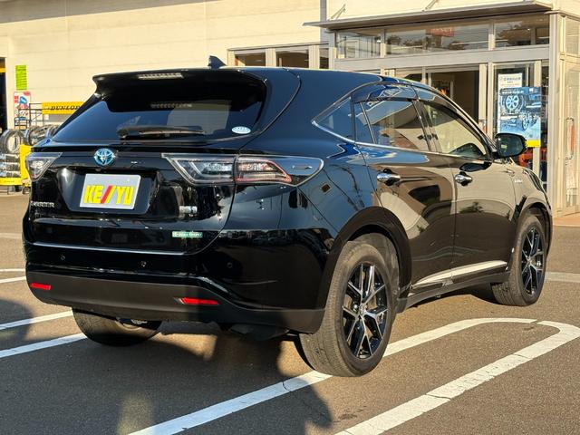 ハリアーハイブリッド プレミアム アドバンスドパッケージ スタイルアッシュ 4WD 禁煙車 衝突軽減 JBLサウンドナビ 全方位カメラ 地デジ Bluetooth接続 ETC コーナーセンサー シートヒーター 電動バックドア レーダークルコン メモリー付電動ハーフレザーシート(56枚目)