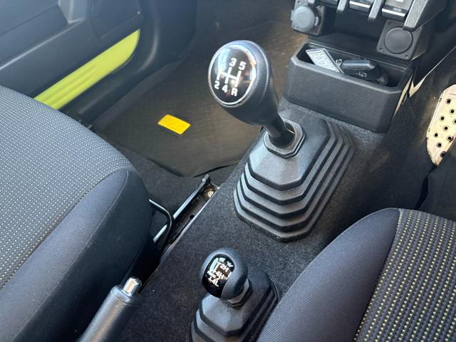 ジムニーシエラ JC【4WD】【5速マニュアル】【1オーナー禁煙】 衝突軽減&車線逸脱警告 9インチナビ フルセグ Bluetooth接続 スマホ連携 ETC シートヒーター クルーズコントロール LEDヘッド&LEDフォグ 純正マッドフラップ ロッソモデロマフラー(6枚目)
