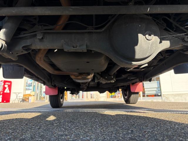 ジムニーシエラ JC【4WD】【5速マニュアル】【1オーナー禁煙】 衝突軽減&車線逸脱警告 9インチナビ フルセグ Bluetooth接続 スマホ連携 ETC シートヒーター クルーズコントロール LEDヘッド&LEDフォグ 純正マッドフラップ ロッソモデロマフラー(13枚目)