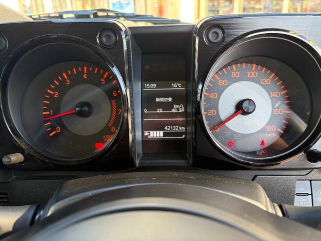 ジムニーシエラ JC【4WD】【5速マニュアル】【1オーナー禁煙】 衝突軽減&車線逸脱警告 9インチナビ フルセグ Bluetooth接続 スマホ連携 ETC シートヒーター クルーズコントロール LEDヘッド&LEDフォグ 純正マッドフラップ ロッソモデロマフラー(30枚目)