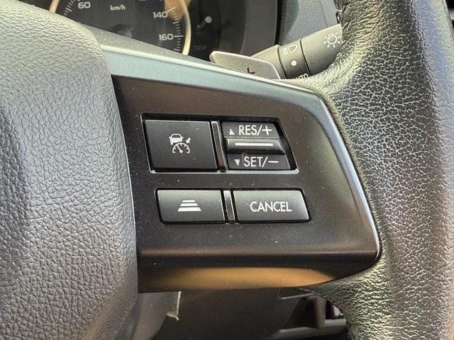 【クルーズコントロール】アクセルペダルを踏まずに一定の車速で走行できます。高速道路や加速・減速の繰り返しの少ない自動車道などで便利です。