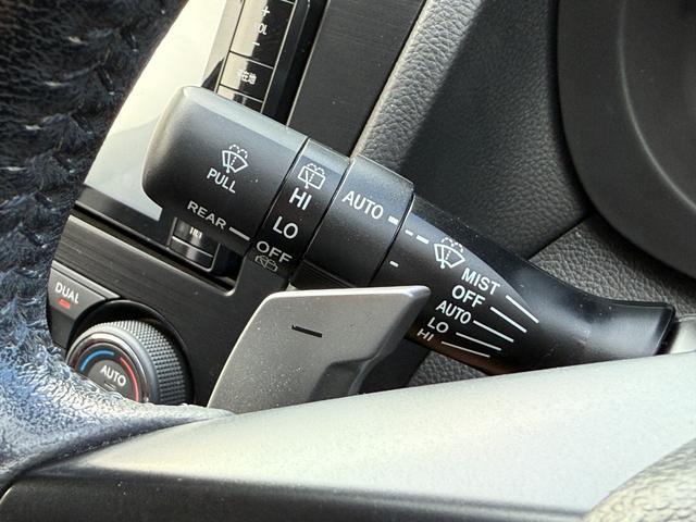 【パドルシフト】ステアリングから手を離さず素早くシフトチェンジが可能。マニュアル感覚のシフトチェンジが楽しめます。