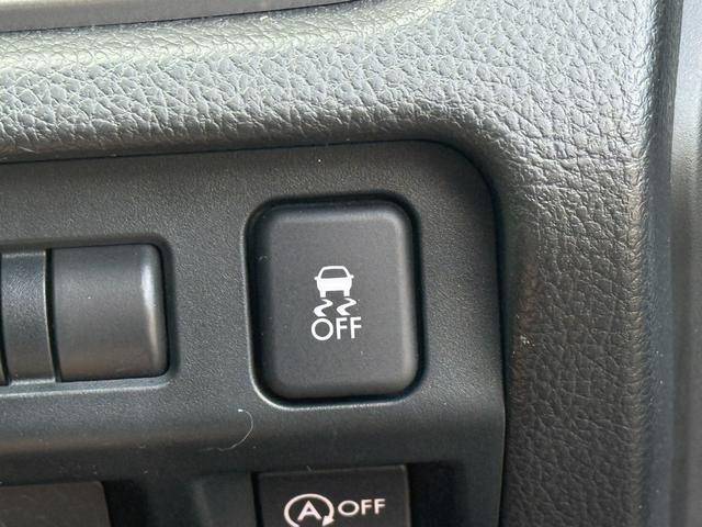 【横滑り防止装置】カーブでスピンしたり膨らんだりすることを防止して安定した走行をサポートするシステムです。