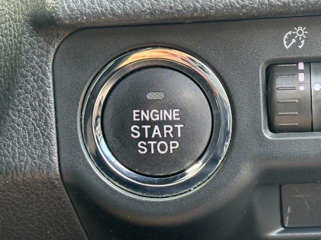 【スマートキー＆プッシュスタート】鍵をポケットやカバンに入れたままドアの解錠と施錠、エンジンの始動までできます。