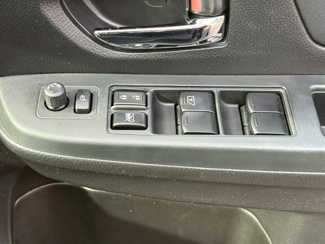 専門業者によるルームクリーニング実施☆室内の細かい所からエンジンルームまでキレイになった状態でお渡しいたします♪