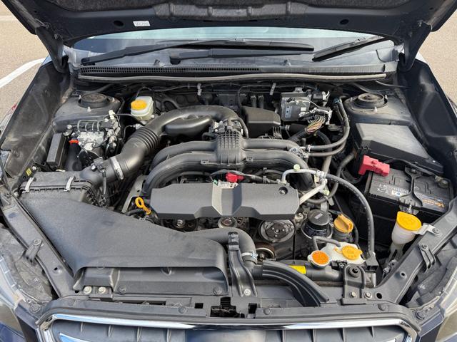 【自社陸運局認証工場完備】国家資格車検検査員資格を持った整備士による整備。ステレオ、エアコン等走行に関係のない所も不具合箇所があれば修理してお渡し致します。ハイブリッド車も研修済みのスタッフが常駐！