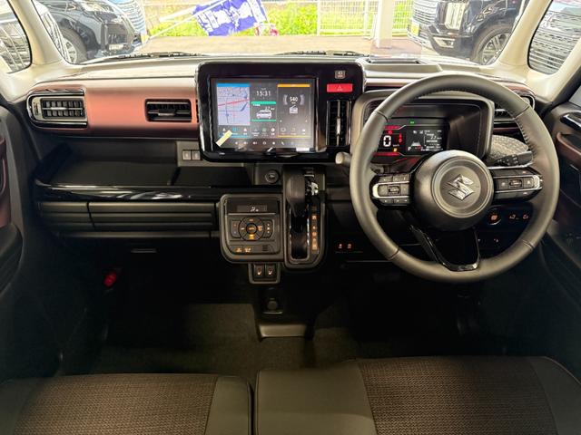 スペーシアカスタム ハイブリッドＸＳターボ【４ＷＤ】【届出済み未使用車】　全方位モニター付き９インチメモリーナビ　Ｂｌｕｅｔｏｏｔｈ　フルセグ　バック・サイド・フロントカメラ　両側電動スライド　追従型クルコン　後席オットマン　コーナーセンサー　シートヒーター　オートＬＥＤ（3枚目）