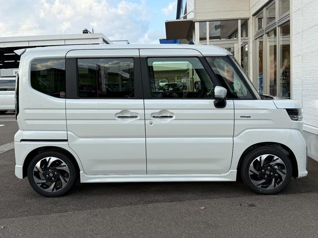 スペーシアカスタム ハイブリッドＸＳターボ【４ＷＤ】【届出済み未使用車】　全方位モニター付き９インチメモリーナビ　Ｂｌｕｅｔｏｏｔｈ　フルセグ　バック・サイド・フロントカメラ　両側電動スライド　追従型クルコン　後席オットマン　コーナーセンサー　シートヒーター　オートＬＥＤ（18枚目）