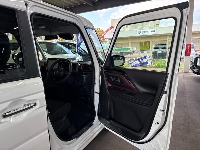 スペーシアカスタム ハイブリッドＸＳターボ【４ＷＤ】【届出済み未使用車】　全方位モニター付き９インチメモリーナビ　Ｂｌｕｅｔｏｏｔｈ　フルセグ　バック・サイド・フロントカメラ　両側電動スライド　追従型クルコン　後席オットマン　コーナーセンサー　シートヒーター　オートＬＥＤ（23枚目）