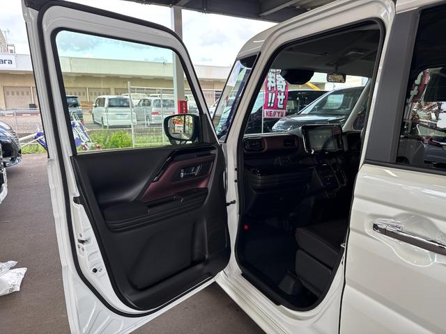 スペーシアカスタム ハイブリッドＸＳターボ【４ＷＤ】【届出済み未使用車】　全方位モニター付き９インチメモリーナビ　Ｂｌｕｅｔｏｏｔｈ　フルセグ　バック・サイド・フロントカメラ　両側電動スライド　追従型クルコン　後席オットマン　コーナーセンサー　シートヒーター　オートＬＥＤ（27枚目）