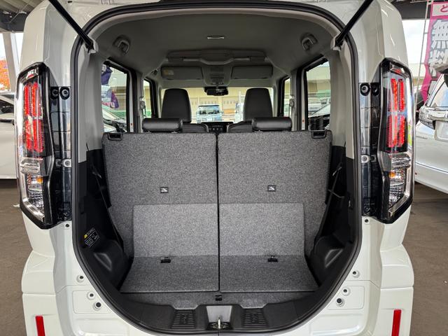 スペーシアカスタム ハイブリッドＸＳターボ【４ＷＤ】【届出済み未使用車】　全方位モニター付き９インチメモリーナビ　Ｂｌｕｅｔｏｏｔｈ　フルセグ　バック・サイド・フロントカメラ　両側電動スライド　追従型クルコン　後席オットマン　コーナーセンサー　シートヒーター　オートＬＥＤ（32枚目）