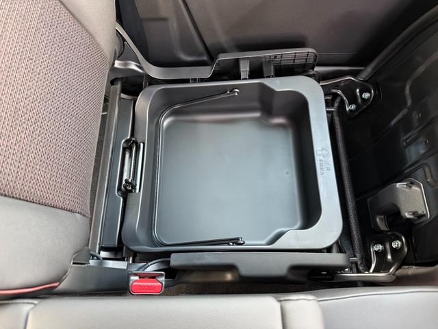 スペーシアカスタム ハイブリッドＸＳターボ【４ＷＤ】【届出済み未使用車】　全方位モニター付き９インチメモリーナビ　Ｂｌｕｅｔｏｏｔｈ　フルセグ　バック・サイド・フロントカメラ　両側電動スライド　追従型クルコン　後席オットマン　コーナーセンサー　シートヒーター　オートＬＥＤ（52枚目）