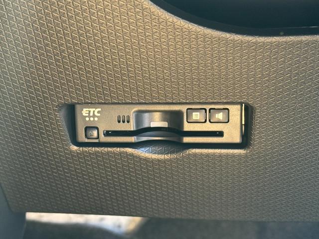 タント カスタムRSリミテッド【4WDターボ】【届出済み未使用車】 新品ナビ取付 バックカメラ 全方位カメラ ETC 追従型クルコン 両側電動スライド スマートキー シートヒーター ハーフレザー 純正アルミ コーナーセンサー 衝突軽減ブレーキ 横滑り防止 オートLED(4枚目)