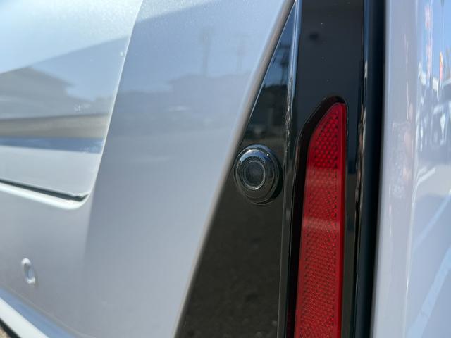 タント カスタムRSリミテッド【4WDターボ】【届出済み未使用車】 新品ナビ取付 バックカメラ 全方位カメラ ETC 追従型クルコン 両側電動スライド スマートキー シートヒーター ハーフレザー 純正アルミ コーナーセンサー 衝突軽減ブレーキ 横滑り防止 オートLED(10枚目)