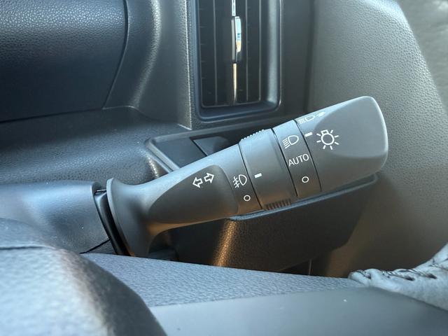 タント カスタムRSリミテッド【4WDターボ】【届出済み未使用車】 新品ナビ取付 バックカメラ 全方位カメラ ETC 追従型クルコン 両側電動スライド スマートキー シートヒーター ハーフレザー 純正アルミ コーナーセンサー 衝突軽減ブレーキ 横滑り防止 オートLED(32枚目)