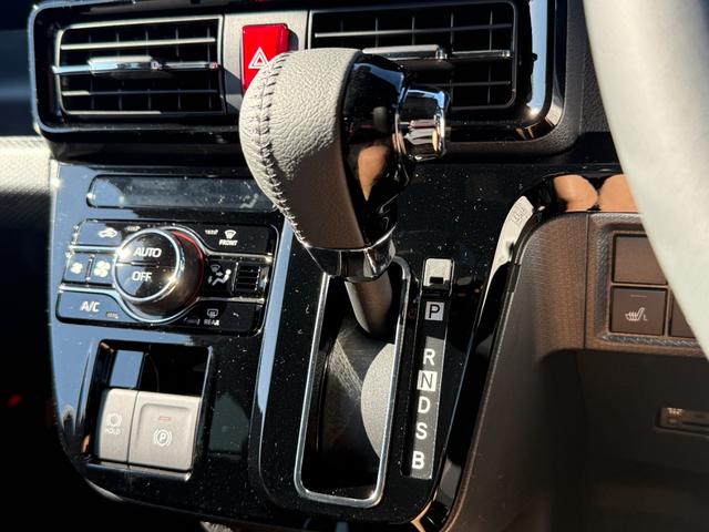 タント カスタムRSリミテッド【4WDターボ】【届出済み未使用車】 新品ナビ取付 バックカメラ 全方位カメラ ETC 追従型クルコン 両側電動スライド スマートキー シートヒーター ハーフレザー 純正アルミ コーナーセンサー 衝突軽減ブレーキ 横滑り防止 オートLED(35枚目)