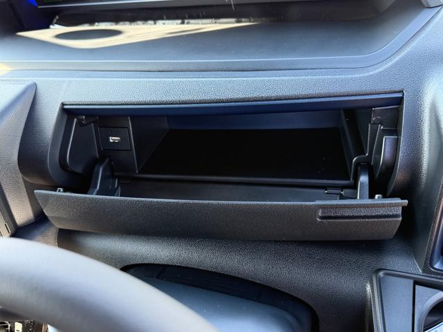 タント カスタムRSリミテッド【4WDターボ】【届出済み未使用車】 新品ナビ取付 バックカメラ 全方位カメラ ETC 追従型クルコン 両側電動スライド スマートキー シートヒーター ハーフレザー 純正アルミ コーナーセンサー 衝突軽減ブレーキ 横滑り防止 オートLED(41枚目)