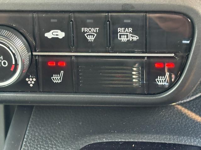 【シートヒーター】冬場にうれしいシートヒーター。寒い日のドライブも快適です。