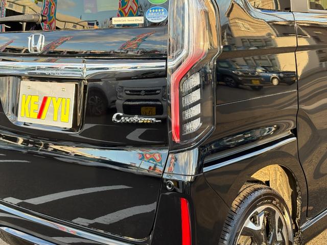 【クリアランスソナー】車体に取り付けられた複数のセンサーにより、車の前後の様子を検知し、障害物が近づくと運転席のメーター画面でのディスプレイ表示やブザーで知らせてくれ安心♪