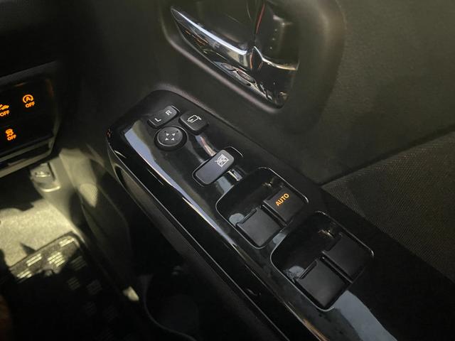 純正オプションはもちろん、社外のナビやフリップダウンモニター、ドライブレコーダー、ＥＴＣ等、お客様のご希望のオプション取付も可能♪お客様による商品持込み、取付のみの対応もしております♪