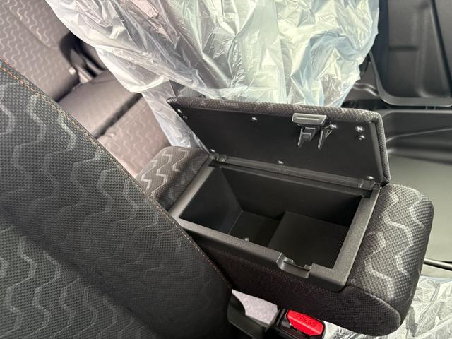 スペーシアギア ハイブリッドXZ ターボ【4WD】【届出済未使用車】 【衝突軽減&レーンアシスト】【純正全方位カメラ付9型ナビ】フルセグ Bluetooth再生 両側電動スライド ヘッドアップディスプレイ シート&ステアリングヒーター レーダークルコン 後席オットマン(46枚目)