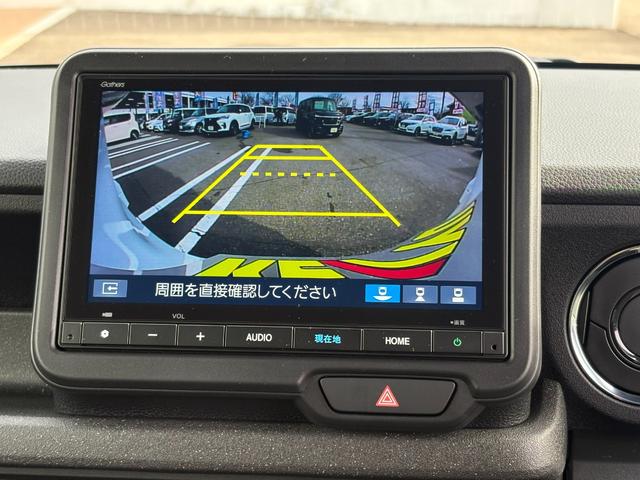 Ｎ－ＢＯＸカスタム ターボ【４ＷＤ】【届出済未使用車】【純正８インチナビ】　【衝突軽減＆レーンアシスト】レーダークルコン　両側電動スライドドア　コーナーセンサー　フルセグ　バックカメラ　Ｂｌｕｅｔｏｏｔｈ再生　シートヒーター　ハーブレザーシート　ＬＥＤオートライト　純正アルミ（5枚目）