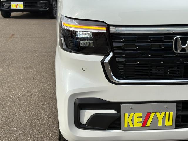 Ｎ－ＢＯＸカスタム ターボ【４ＷＤ】【届出済未使用車】【純正８インチナビ】　【衝突軽減＆レーンアシスト】レーダークルコン　両側電動スライドドア　コーナーセンサー　フルセグ　バックカメラ　Ｂｌｕｅｔｏｏｔｈ再生　シートヒーター　ハーブレザーシート　ＬＥＤオートライト　純正アルミ（10枚目）