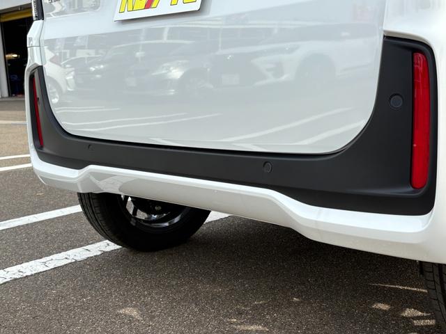 Ｎ－ＢＯＸカスタム ターボ【４ＷＤ】【届出済未使用車】【純正８インチナビ】　【衝突軽減＆レーンアシスト】レーダークルコン　両側電動スライドドア　コーナーセンサー　フルセグ　バックカメラ　Ｂｌｕｅｔｏｏｔｈ再生　シートヒーター　ハーブレザーシート　ＬＥＤオートライト　純正アルミ（11枚目）