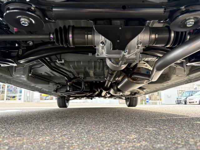 Ｎ－ＢＯＸカスタム ターボ【４ＷＤ】【届出済未使用車】【純正８インチナビ】　【衝突軽減＆レーンアシスト】レーダークルコン　両側電動スライドドア　コーナーセンサー　フルセグ　バックカメラ　Ｂｌｕｅｔｏｏｔｈ再生　シートヒーター　ハーブレザーシート　ＬＥＤオートライト　純正アルミ（13枚目）