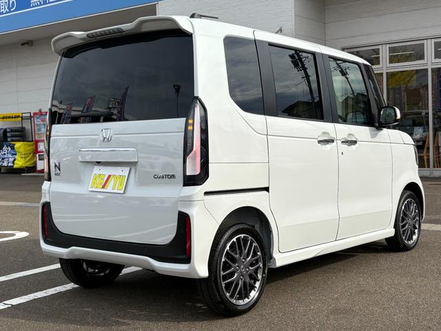 Ｎ－ＢＯＸカスタム ターボ【４ＷＤ】【届出済未使用車】【純正８インチナビ】　【衝突軽減＆レーンアシスト】レーダークルコン　両側電動スライドドア　コーナーセンサー　フルセグ　バックカメラ　Ｂｌｕｅｔｏｏｔｈ再生　シートヒーター　ハーブレザーシート　ＬＥＤオートライト　純正アルミ（19枚目）