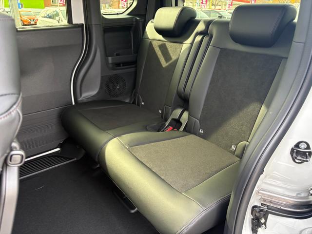 Ｎ－ＢＯＸカスタム ターボ【４ＷＤ】【届出済未使用車】【純正８インチナビ】　【衝突軽減＆レーンアシスト】レーダークルコン　両側電動スライドドア　コーナーセンサー　フルセグ　バックカメラ　Ｂｌｕｅｔｏｏｔｈ再生　シートヒーター　ハーブレザーシート　ＬＥＤオートライト　純正アルミ（28枚目）