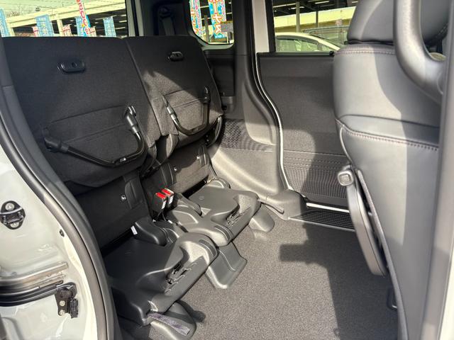 Ｎ－ＢＯＸカスタム ターボ【４ＷＤ】【届出済未使用車】【純正８インチナビ】　【衝突軽減＆レーンアシスト】レーダークルコン　両側電動スライドドア　コーナーセンサー　フルセグ　バックカメラ　Ｂｌｕｅｔｏｏｔｈ再生　シートヒーター　ハーブレザーシート　ＬＥＤオートライト　純正アルミ（31枚目）