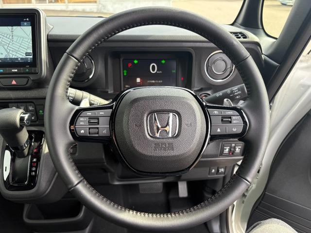 Ｎ－ＢＯＸカスタム ターボ【４ＷＤ】【届出済未使用車】【純正８インチナビ】　【衝突軽減＆レーンアシスト】レーダークルコン　両側電動スライドドア　コーナーセンサー　フルセグ　バックカメラ　Ｂｌｕｅｔｏｏｔｈ再生　シートヒーター　ハーブレザーシート　ＬＥＤオートライト　純正アルミ（32枚目）